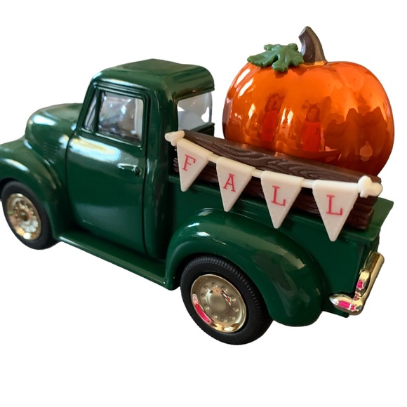 Pumpkin Truck Wallflower Scent Control Plug In - Picture 2 of 7
